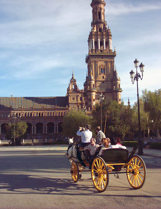 coches-caballos-plaza-de-espana-en-sevilla